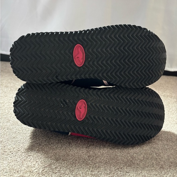 kangaROOS Pink and Navy Sneakers with White Accents - Picture 3 of 4